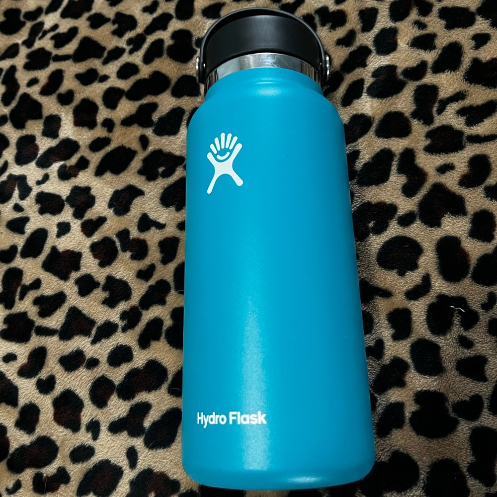 Hydro Flask Blue Water Bottle 32